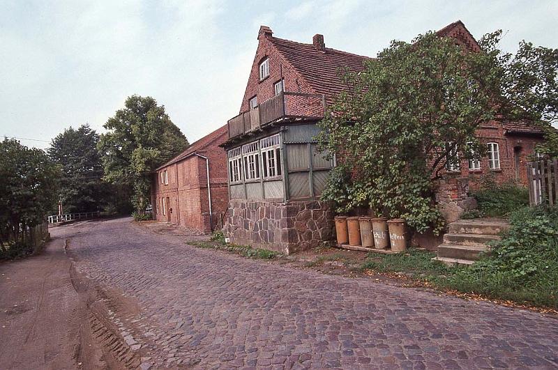 WT 3700 374-25 Germany-2 Into the old East Germany.jpg